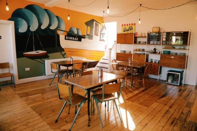 The Dolphin Inn Hostel Dunbar Exteriér fotografie